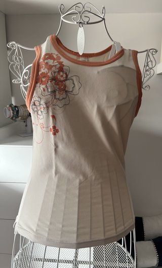 Camiseta beige y naranja talla L