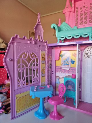 Castillo Princesas Disney + 4 Muñecas