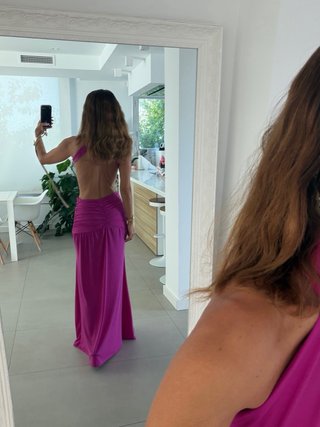 Vestido fiesta fucsia corte cut-out