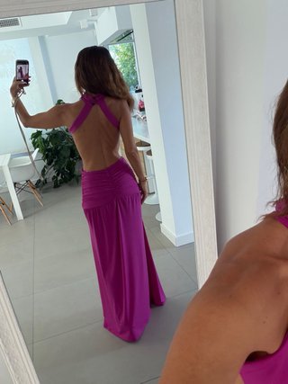 Vestido fiesta fucsia corte cut-out