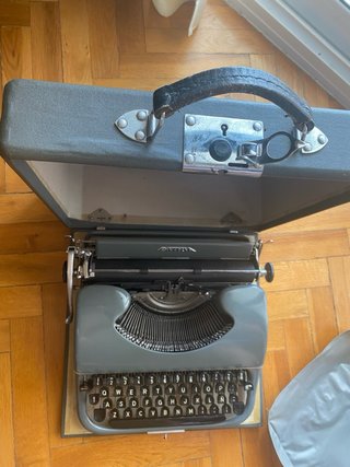 Máquina de escribir PATRIA