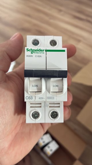 Magneto Térmico Bipolar Schneider iK60N C63A