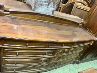 Muebles de madera estilo clásico