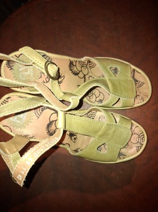 Sandalias cuña Fly London. N° 40