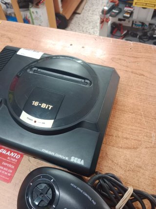 CONSOLA SEGA MEGA DRIVE 16 BIT MANDO Y CABLES
