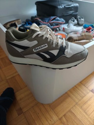 Reebok Beige y Gris