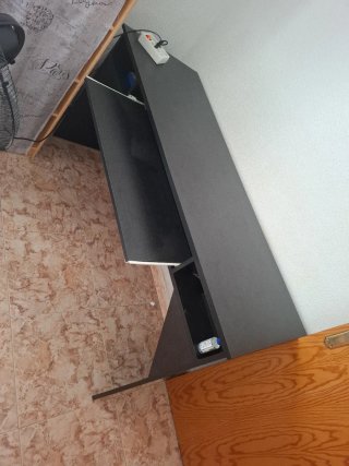 Escritorio negro y gris