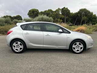 Opel Astra 2011