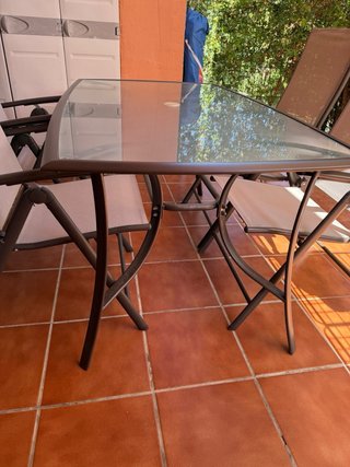 Mesa cristal y 4 sillas plegables exterior