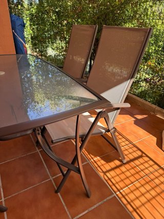Mesa cristal y 4 sillas plegables exterior
