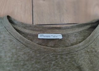 Camiseta verde de Zara con bordado multicolor