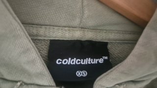 Sudadera Coldculture con parches