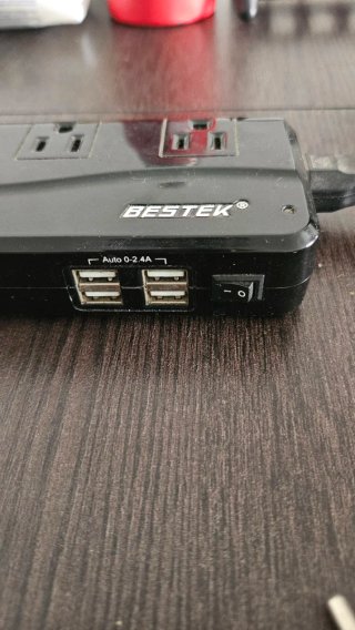 Regleta BESTEK con 4 enchufes y 2 USB
