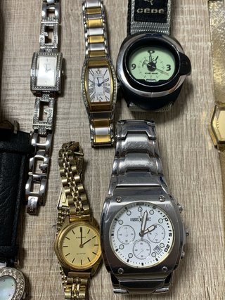 Lote de 12 relojes dorados y verdes