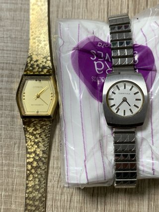 Lote de 12 relojes dorados y verdes