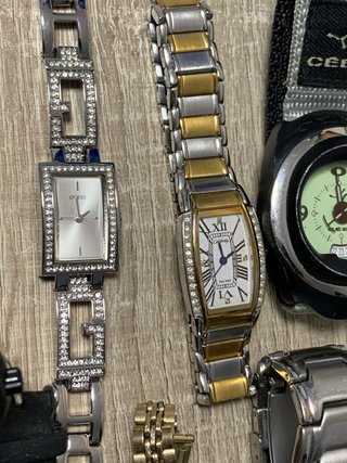 Lote de 12 relojes dorados y verdes