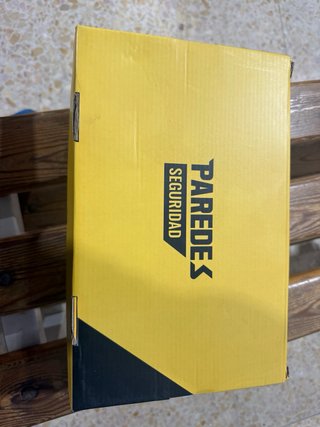Zapatos de seguridad Paredes grises y naranjas
