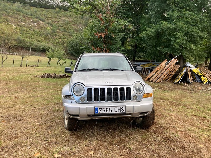 Jeep Cherokee 2005 - foto 1