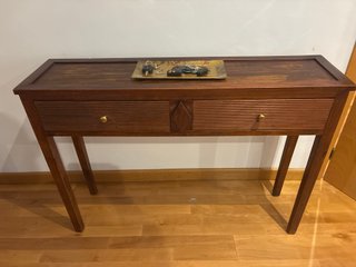 Mesita auxiliar vintage recibidor