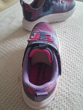 Skechers luces niña talla 27