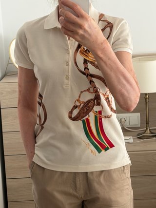 Polo Ralph Lauren beige con estampado ecuestre
