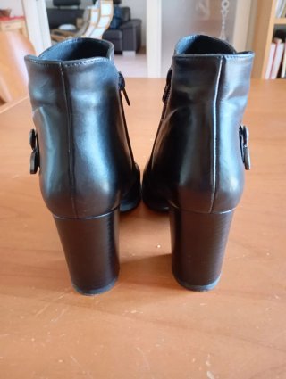 Scarpe a tronchetto nere in pelle