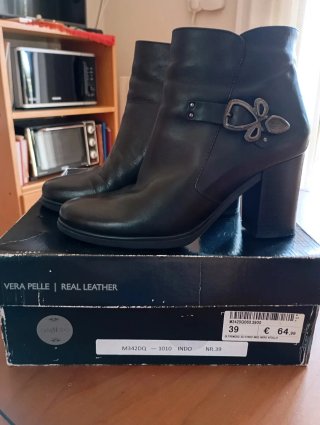 Scarpe a tronchetto nere in pelle
