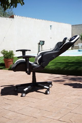 Silla Gaming Drift Negra y Blanca