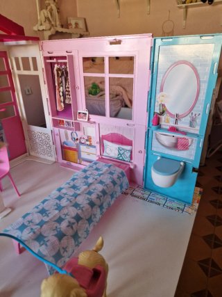 Casa Barbie con bambola e cucciolo