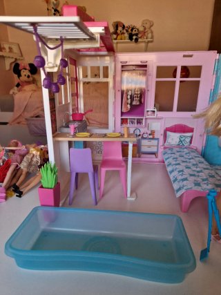 Casa Barbie con bambola e cucciolo