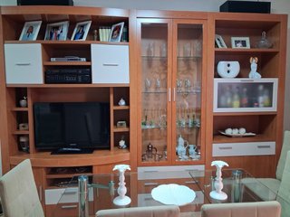 Mueble de salón madera y blanco