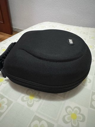 Funda UDG para auriculares semi-rígida
