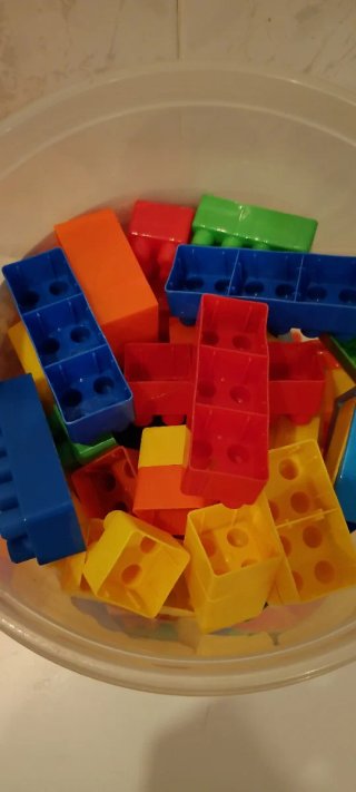 Cubo de piezas de construcción tipo Lego