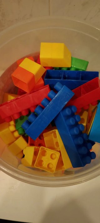 Cubo de piezas de construcción tipo Lego