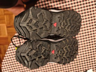 Botas de montaña Salomon azules y negras para niño