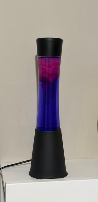 Lámpara de lava violeta