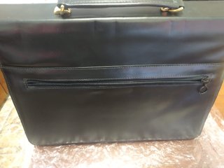 Maletín de piel negro