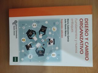 Lote de libros del primer curso de la UNED ADE