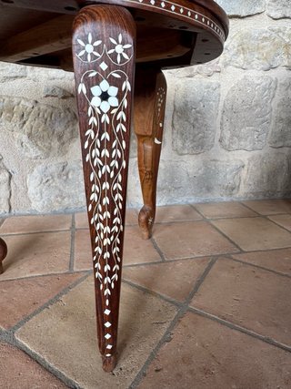 Mesa auxiliar India madera incrustaciones vintage