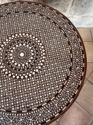 Mesa auxiliar India madera incrustaciones vintage