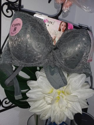 Conjunto de lencería gris COPA B