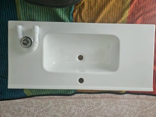 Lavabo de cerámica blanco nuevo