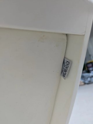 Tumbona exterior piel blanca marca Porada