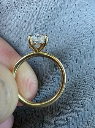 Anillo compromiso diamante ovalado oro