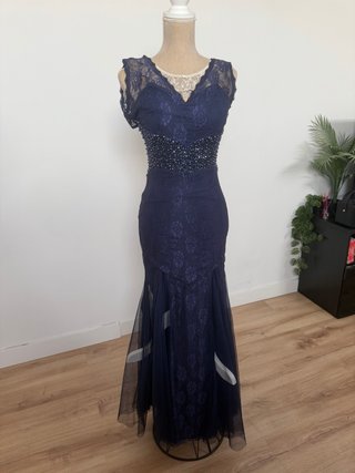 Vestido de fiesta azul con pedrería