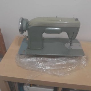 Máquina de coser Sigma verde