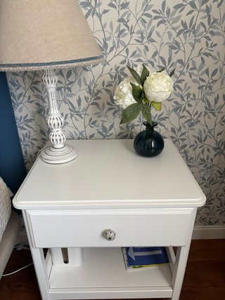 Mesita de noche IKEA TYSSEDAL blanca. No Envio