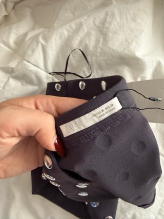 Top Zara tachuelas gris oscuro Talla M