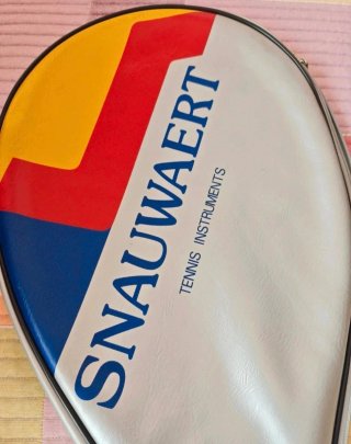 Raqueta de tenis Snauwaert con funda y pelotas