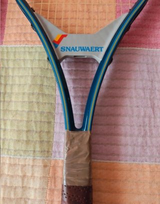 Raqueta de tenis Snauwaert con funda y pelotas